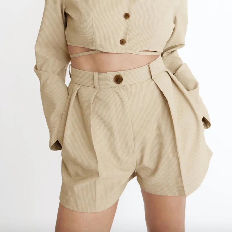 Button Pleated Short In Taupe