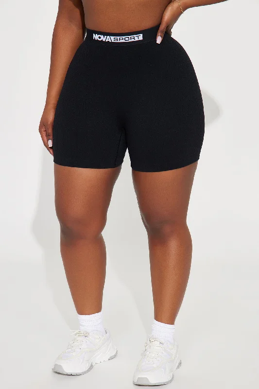 Nova Sport Effortless Seamless Active Short - Black