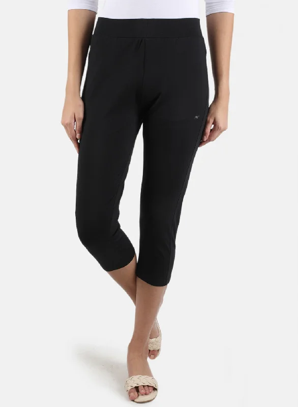 Women Black Plain Capri