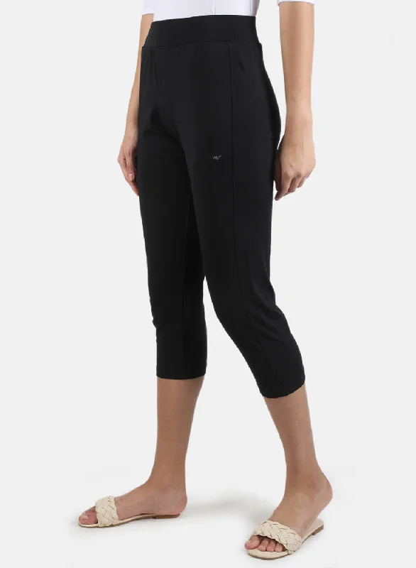 Women Black Plain Capri