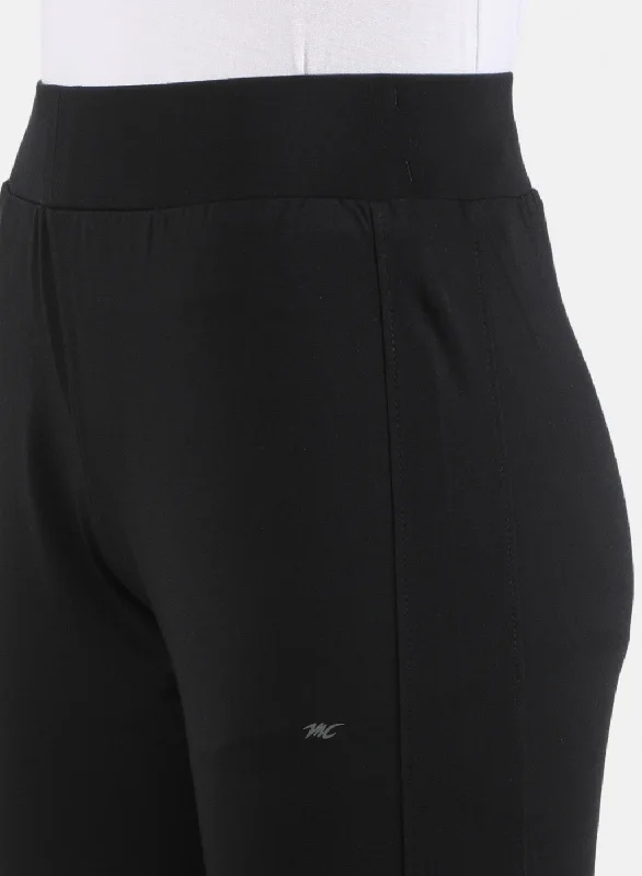 Women Black Plain Capri