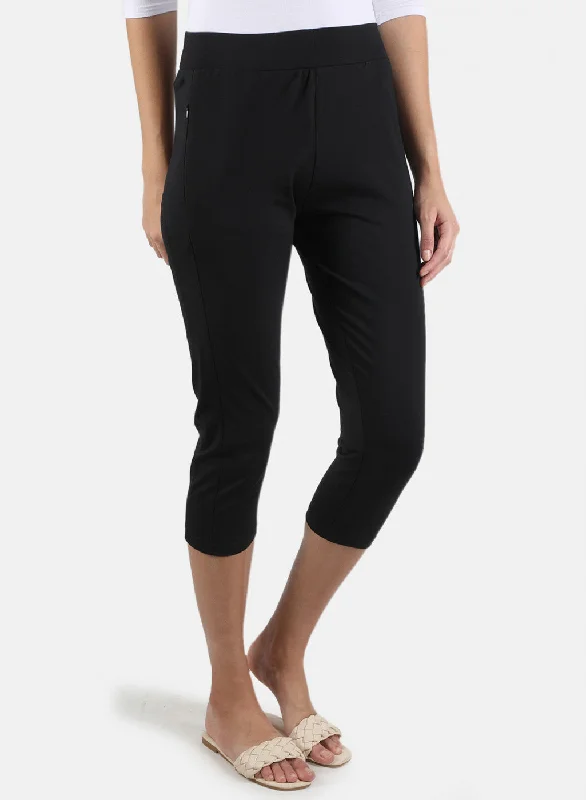 Women Black Plain Capri